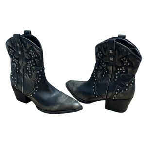 Dirty Laundry NWOT Nowhere Studded Distressed Black Western Boots Pointed Toe 10